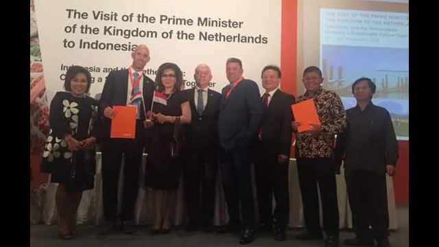 Pertemuan Christiany Eugenia Paruntu, SE dan PM Belanda Mark Rutte