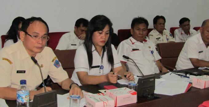 Kadispenda ROY TUMIWA di rapat bersama Komisi 2 DPRD Sulut