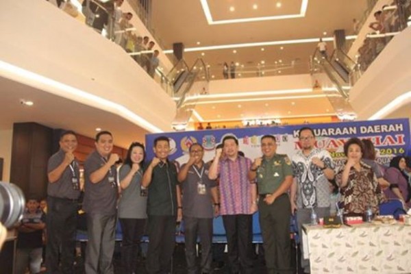 Wawali Manado, Dandim, serta pimpinan dan anggota DPRD Manado.
