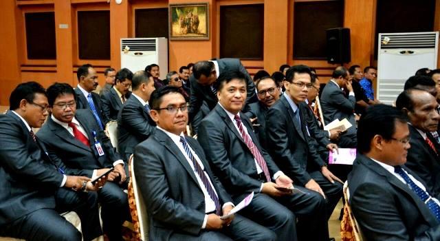 Bart Assa di antara para peserta Pendidikan dan Pelarihan  PIM Tingkat II di Surabaya