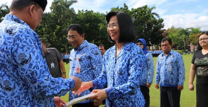 Rektor Unsrat bersama Gubernur Sulut