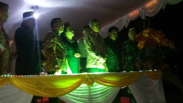 Sejumlah Pimpinan Kabupaten Minahasa Selatan, menyaksikan pesta Kembang Api