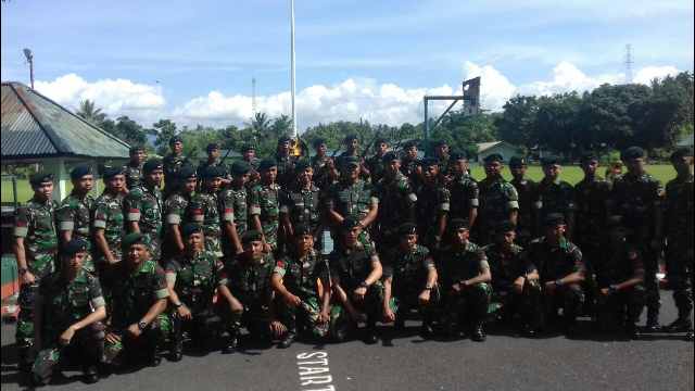 Mayjen TNI Ganip Warsito, SE, MM Bersama Para Prajurit