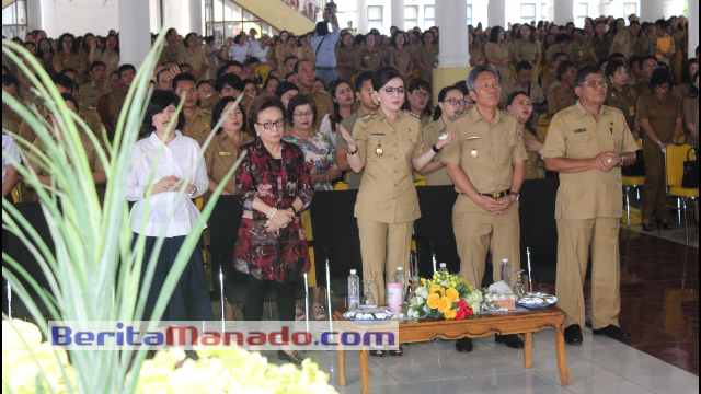 Bupati Minsel Christiany Eugenia Paruntu, SE dan Wabup Franky Donny Wongkar, SH, Ketua DPRD Minsel Jenny J. Tumbuan, SE bersama seluruh ASN Minsel