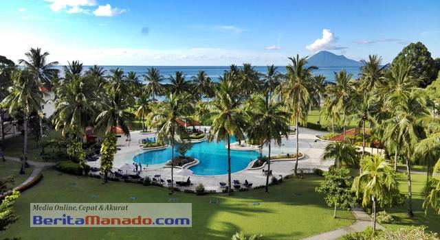Kolam renang Mercure Manado Tateli Beach Resort
