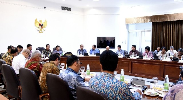 Joko Widodo memimpin rapat bersama Dewan Energi