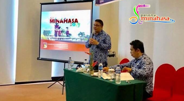 Kadisbudpar Minahasa Agustivo Tumundo saat presentasi Visit Pesona Minahasa 2017