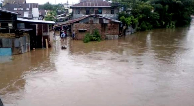 Sejumlah lokasi di kota Manado terendam banjir