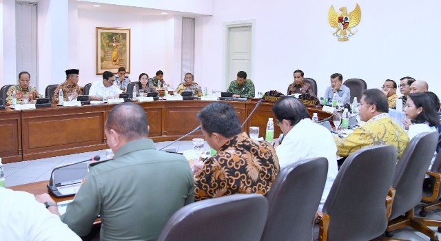 Rapat terbatas kabinet Jokowi-Jusuf Kalla