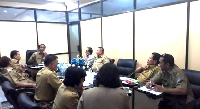 Rapat Panitia Seleksi Pala di ruang Sekretaris kota Manado