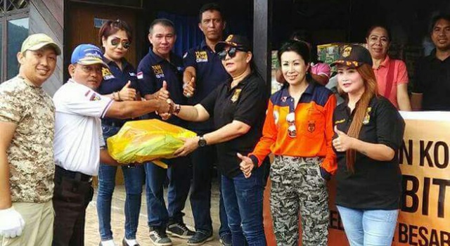 KBPP Polri Sulut menyerahkan bantuan bagi korban bencana di Kota Bitung.