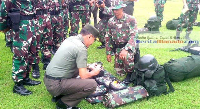Brigjen TNI Sulaiman Agusto lakukan pemeriksaan kepada prajurit Satgas Pamtas RI-RDTL di Lapangan Mako Yonif Raider 712/Wiratama