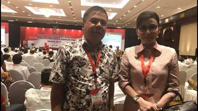 Bupati Christiany Eugenia Paruntu, SE dan Kaban Kesbangpol Minsel Drs. Benny Lumingkewas Dalam Rakornas di Jakarta