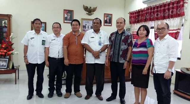 Tim dari KPU Minahasa bersama Ketua BPKP Sulut