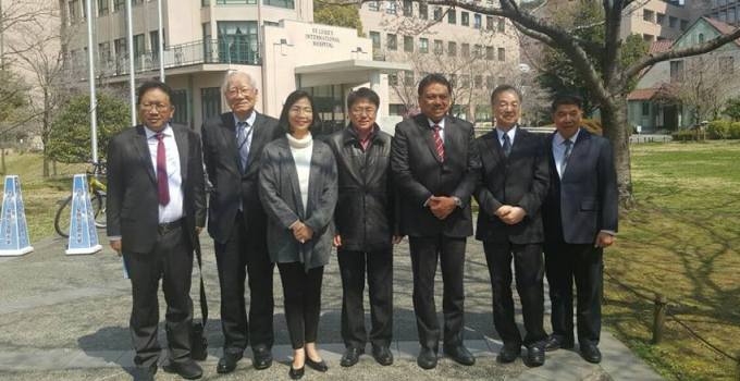 Rektor Unsrat dengan Gubernur Sulut di Jepang