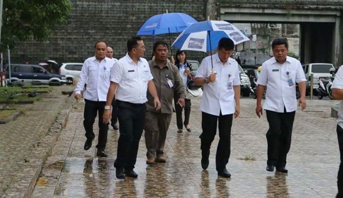 Walikota Manado Vicky Lumentut beserta rombongan