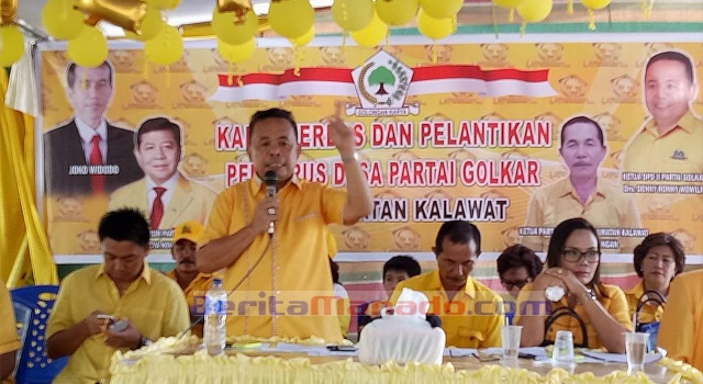 Ketua DPC Golkar Minut Drs Denny Wowiling MSi, membawa sambutan.