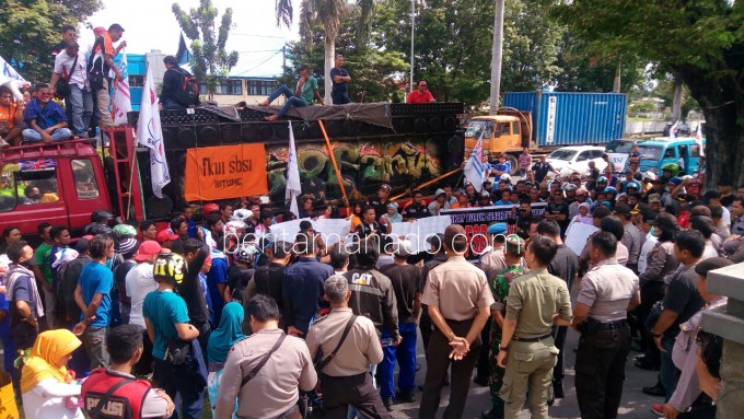 Demo Federasi Serikat Buruh Sejahtera Indonesia