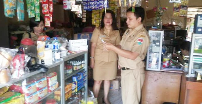 Dinas Koperasi dan UKM menarik obat keras yang dijual bebas di wilayah Belang