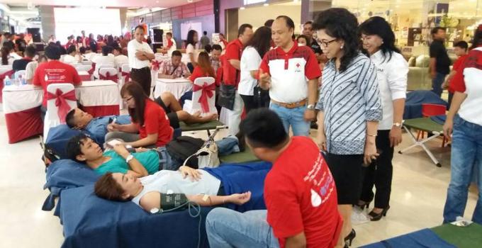 Aksi donor darah yang diselenggarakan PMI Sulut