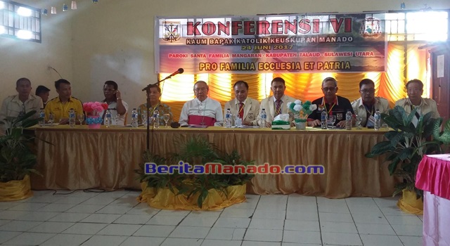 Edwin Kindangen (ketiga dari kanan) pada acara Konferensi VI KBK Keuskupan Manado
