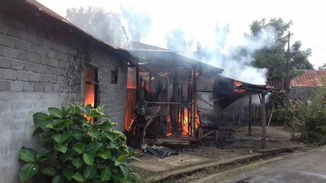 Rumah Terbakar di Kawangkoan Bawah, Amurang