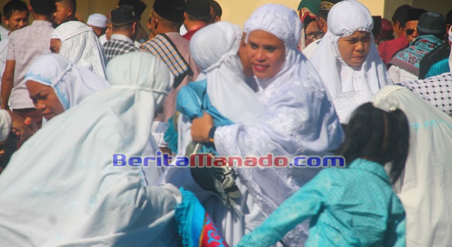 Tradisi saling memaafkan usai pelaksanaan Sholat Idul Fitri