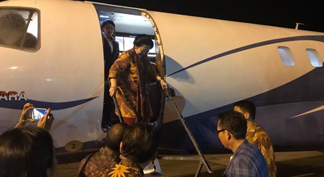 Megawati Soekarnoputri saa tiba di Bandara Internasional Sam Ratulangi Jumat malam kemarin