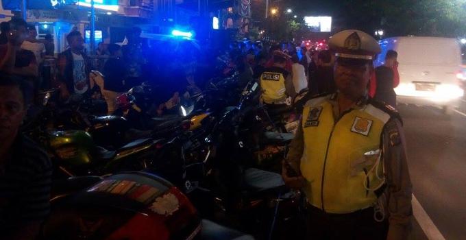Puluhan sepeda motor di amankan petugas kepolisian karena pengendaranya melanggar aturan berlalulintas