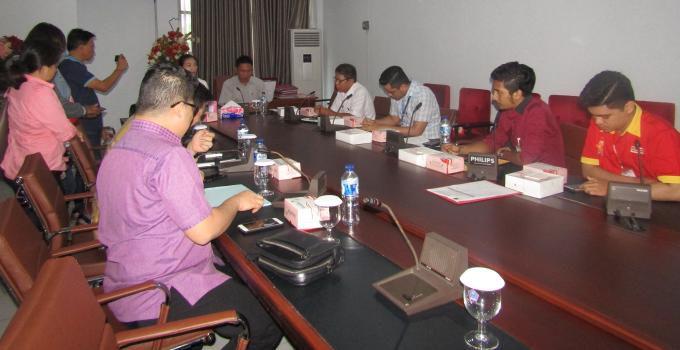 Hearing Komisi 2 DPRD Sulut bersama pimpinan Indomaret dan Alfamart