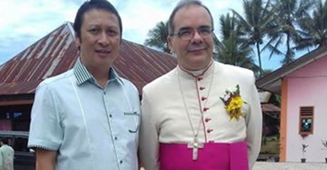 Ivan Sarundajang bersama Mgr Antonio Guido Filipazi