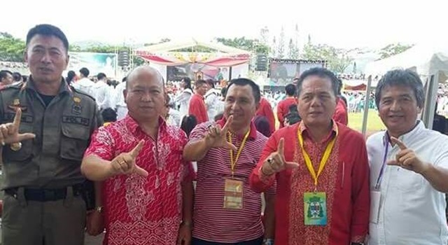 Acara Pentahbisan Uskup Manado tidak beda dengan kampanye politik dengan hadirnya simbol "L"