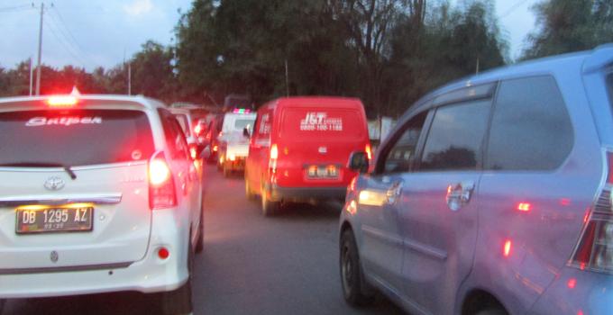 Kemacetan parah masih terjadi di ruas Maumbi dekat ringroad