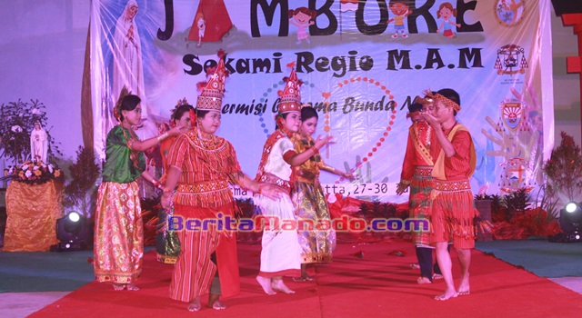 Penampilan para Pendamping SEKAMI Keuskupan Agung Makassar saat Pentas Seni Budaya