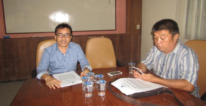 Anggota DPD-RI, Stefanus BAN Liow, didampingi ketua wartawan DPRD Sulut pertama Martno Limpong