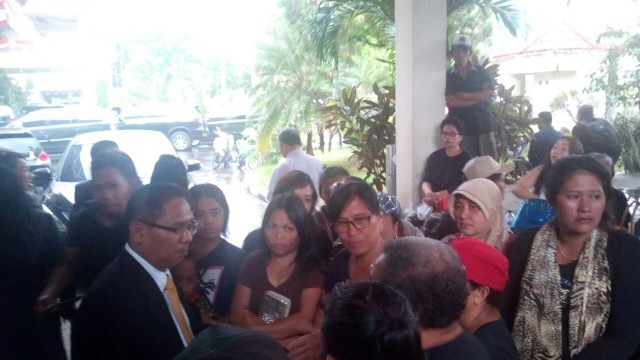 Puluhan warga kayuwatu kelurahan kairagi, kecamatan mapanget datangi DPRD Kota Manado.