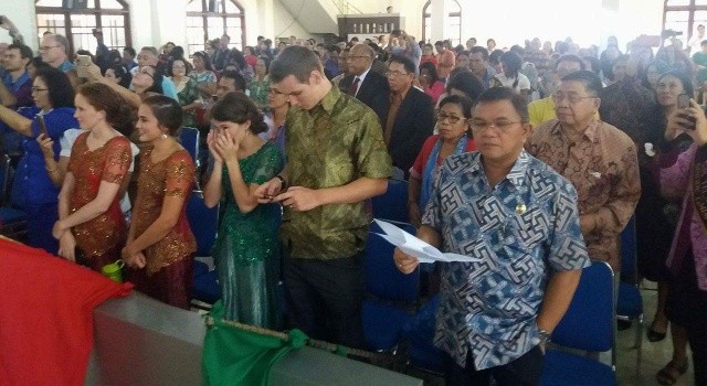 Wabup Minut Ir Joppi Lengkong menghadiri penerbitan Alkitab berbahasa Manado.