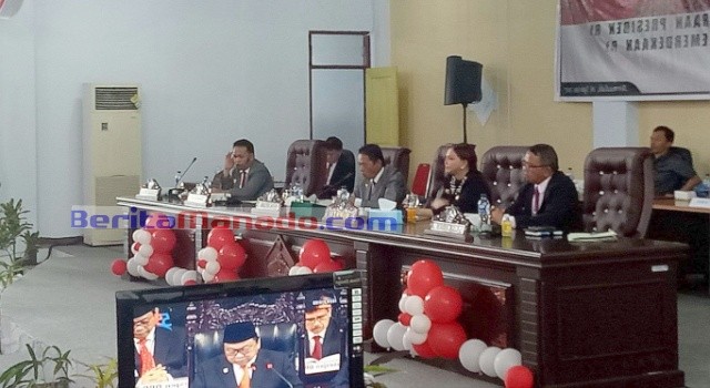 Jajaran Forkopimda Mendengar pidato Presiden di gedung DPRD Minut.