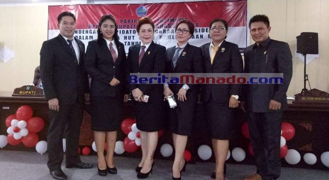 Anggota DPRD Minut (dari kiri) Edwin Nelwan, Cynthia Erkles, Stella Nona Rimporok, Julita Karuntu, Sonja Nanalis dan Lucky Kiolol, foto bersama usai mendengar pidato Presiden.
