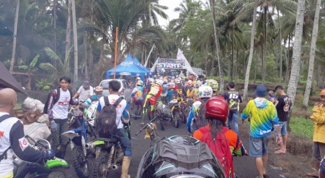 Ratusan pembalap antusias mengikuti perlombaan.(Foto: Pemdes Kaima)