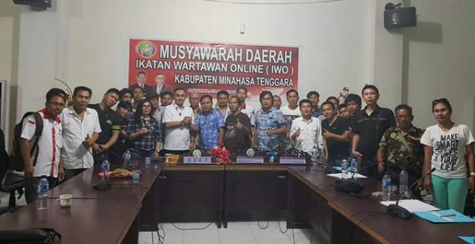 Foto bersama peserta Musda Mitra dan pengurus DPW IWO Sulut