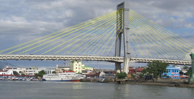 Jembatan Soekarno penyambung Manado bagian selatan dan utara