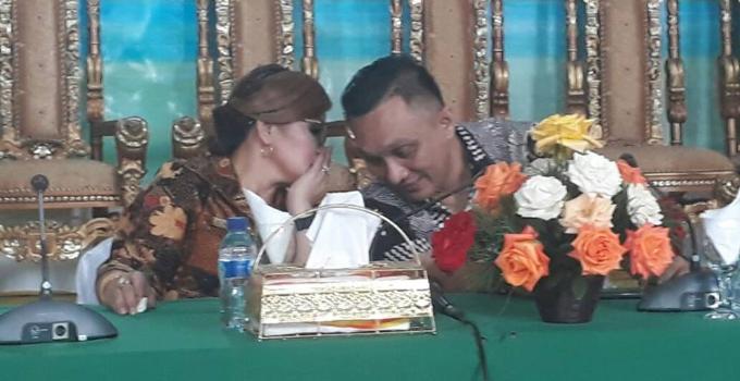 Wakil Walikota Tomohon, Syerly Adelyn Sompotan bersama Ketua DPW IWO Sulut, Victor Rarung