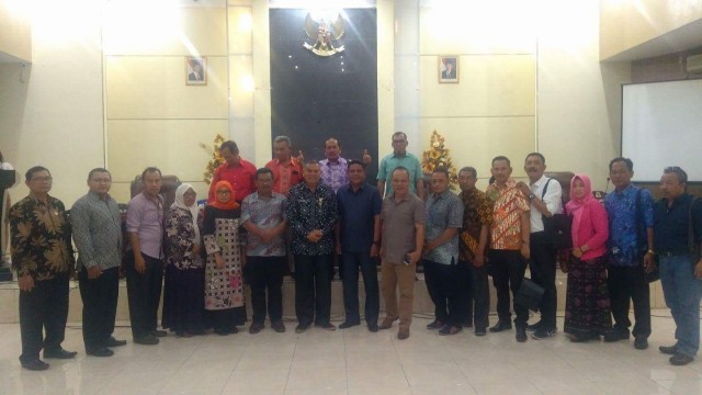 Foto bersama antara DPRD Kota Manado, dan DPRD kabupaten Magelang
