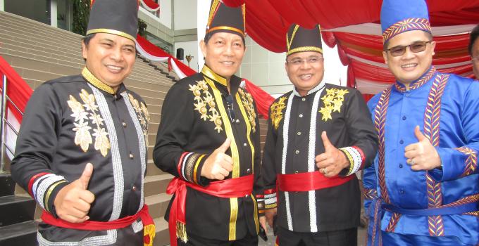 Walikota Manado Vicky Lumentut bersama anggota DPRD Sulut, James Karinda, Marthen Manopo dan Billy Lombok