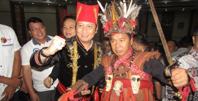 Bersama Wakil Bupati Minahasa Ivan Sarundajang
