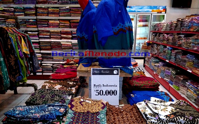 Baju batik dengan gaya khas Sulawesi Utara yang dijual dengan harga terjangkau