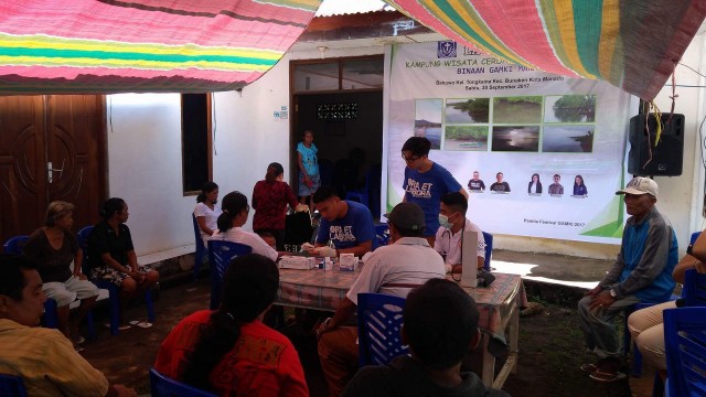GAMKI Manado saat melakukan pengobatan gratis di Kampung Bahowo
