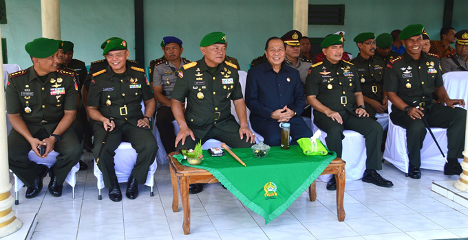 Walikota ketika menghadiri 