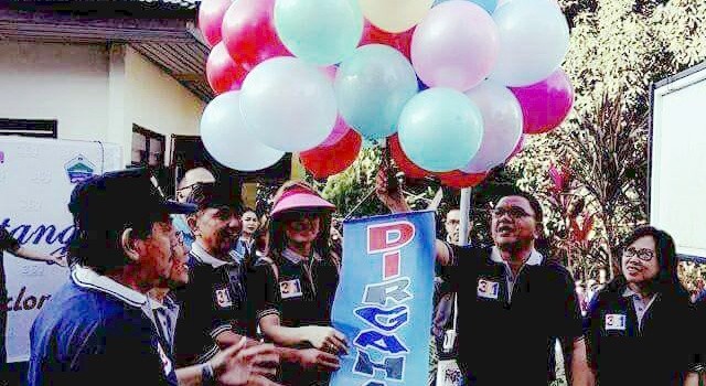 Melepas balon udara, sebagai simbolis rangkaian HUT ke-361 Desa Tumaluntung, telah dimulai.